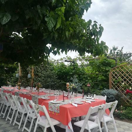My Garden Hotell Tbilisi Eksteriør bilde