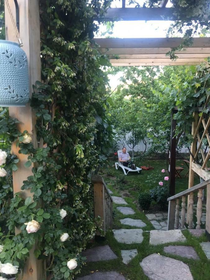 My Garden Hotell Tbilisi Eksteriør bilde