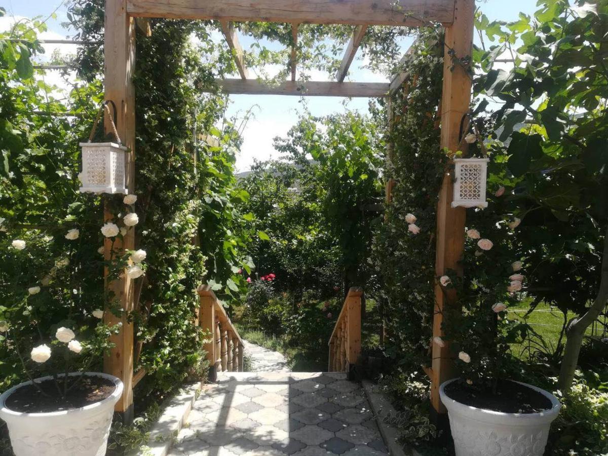 My Garden Hotell Tbilisi Eksteriør bilde